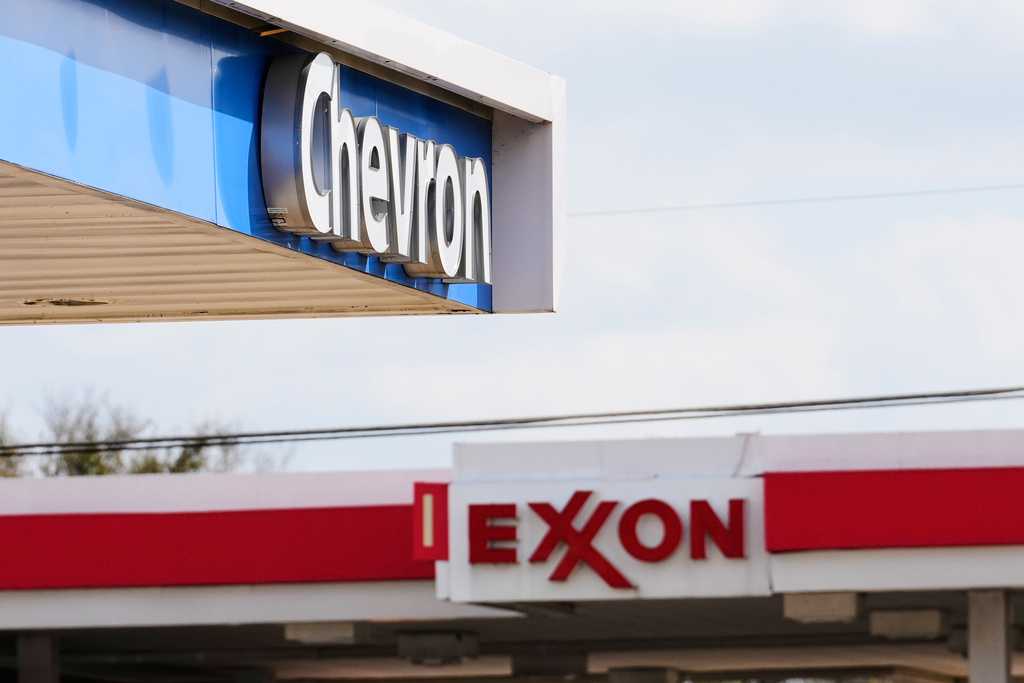 Gas prices climb as oil companies report soaring profits — WESH 2 Orlando, Lake Mary Community news